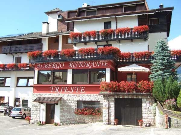 Albergo Trieste Tambre dʼAlpago المظهر الخارجي الصورة