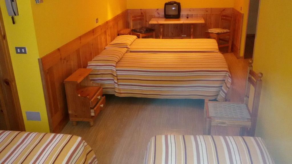 Albergo Trieste Tambre dʼAlpago الغرفة الصورة