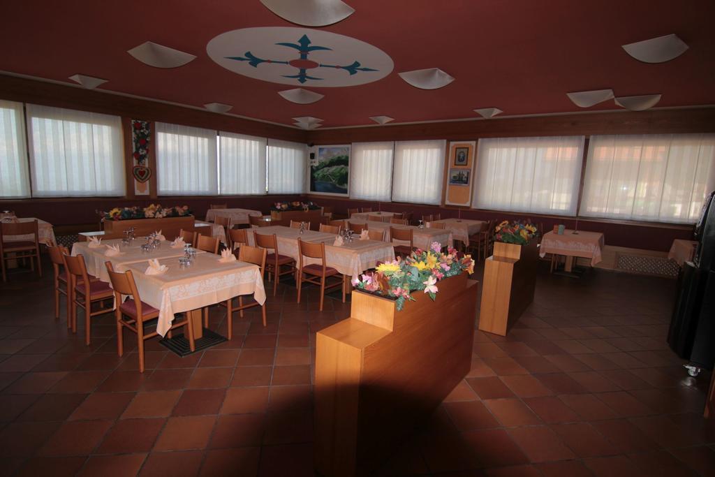Albergo Trieste Tambre dʼAlpago المظهر الخارجي الصورة
