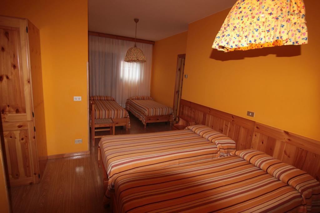 Albergo Trieste Tambre dʼAlpago الغرفة الصورة