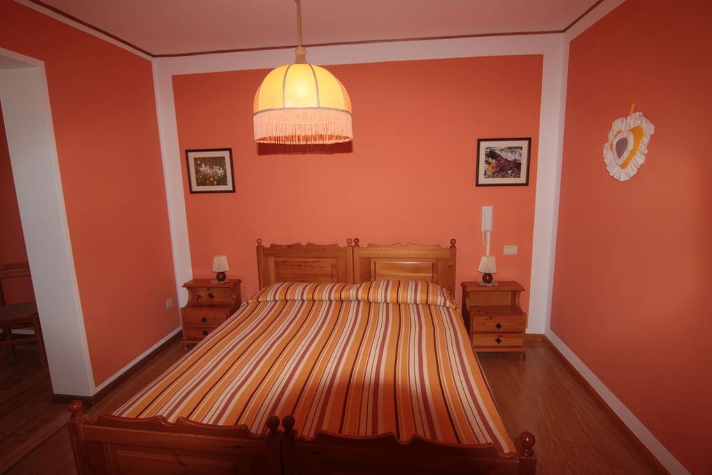Albergo Trieste Tambre dʼAlpago الغرفة الصورة