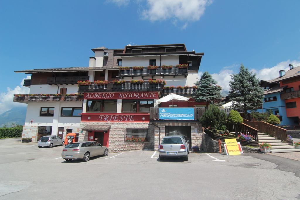 Albergo Trieste Tambre dʼAlpago المظهر الخارجي الصورة
