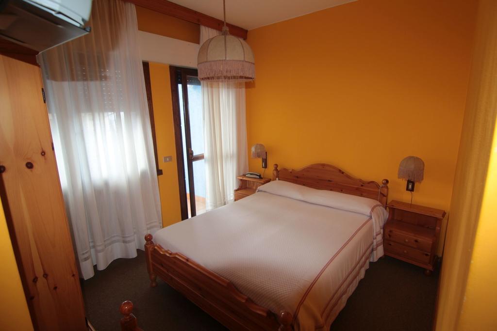 Albergo Trieste Tambre dʼAlpago الغرفة الصورة